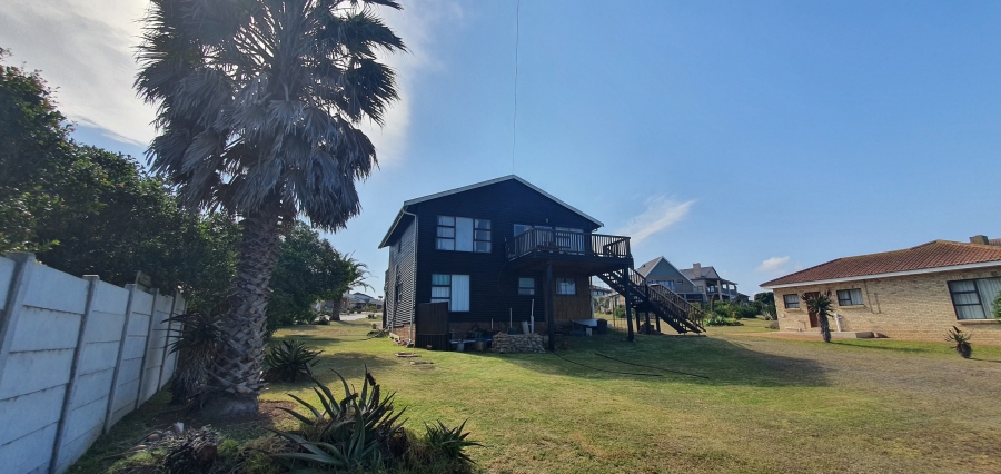 3 Bedroom Property for Sale in Boggomsbaai Western Cape